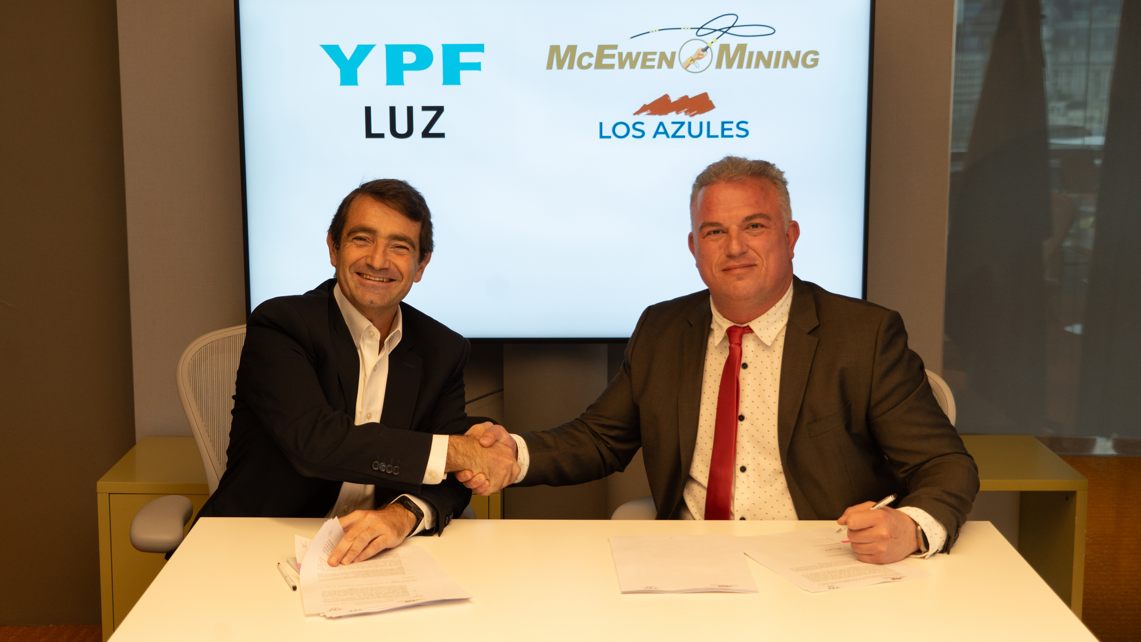 YPF Luz y McEwen Copper firmaron un nuevo acuerdo para asegurar el abastecimiento energético de Los Azules con energía limpia